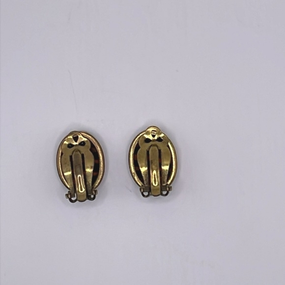 Vintage Lucite and Gold Tone Animal Stripe Clip-on Earrings - Picture 5 of 9